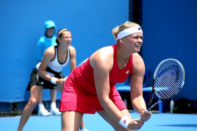 Čelenky na tenis pomáhají udržet pozornost při hře